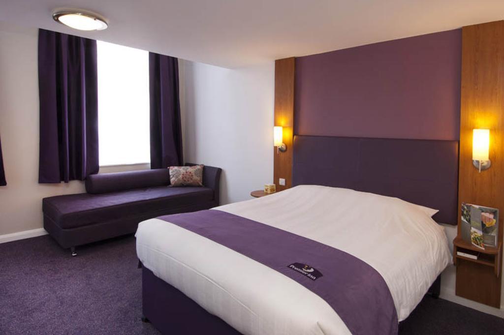 Premier Inn Camberley Bilik gambar