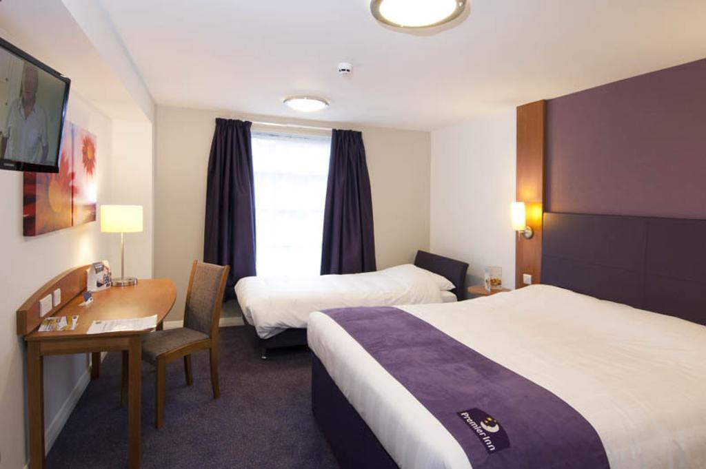 Premier Inn Camberley Bilik gambar
