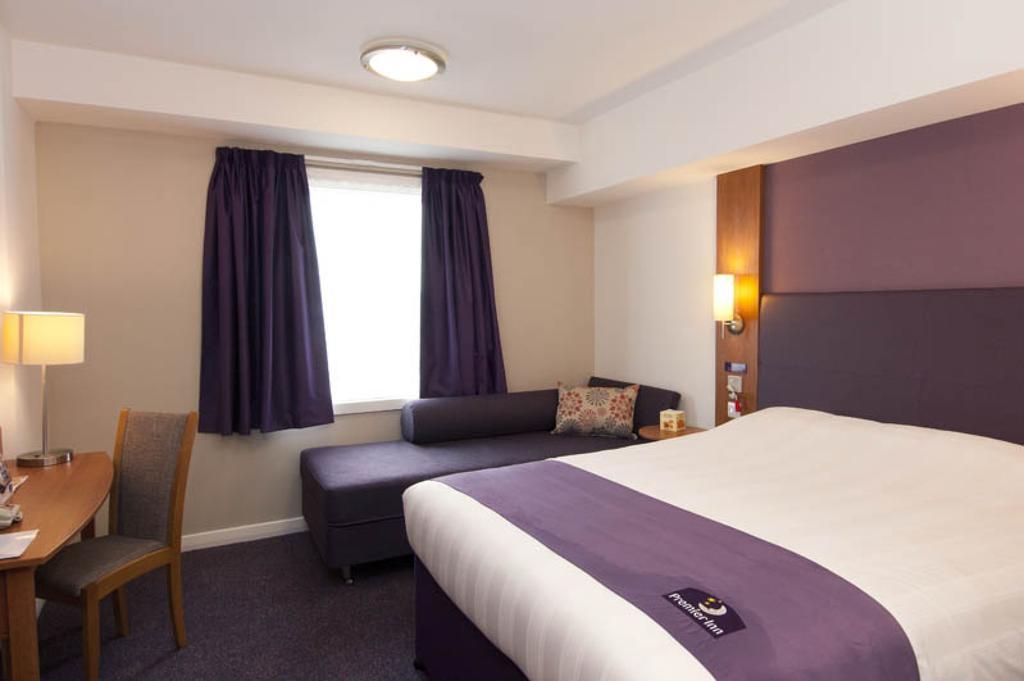 Premier Inn Camberley Bilik gambar